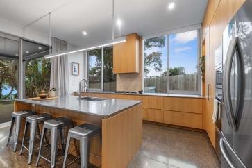 Raglan-house-inside-kitchen-1