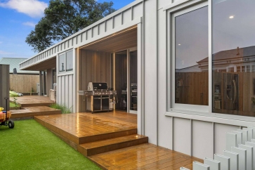 Raglan-house-outside-side-decks